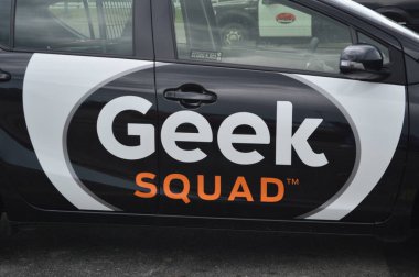 Best Buy İnek Ekibi arabası, Robert Stephens İnek Takımı 'nı kurdu ve 2004' te Best Buy ile ortak bir operasyona başladı.