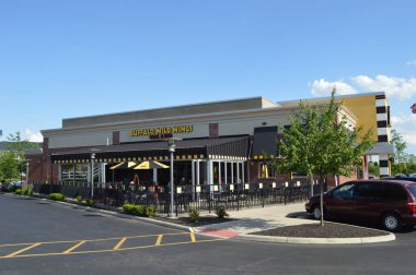 Columbus, OH / USA - 24 Temmuz, Buffalo Wild Wings restoranı. Buffalo Wild Wings Grill & Bar, Amerika Birleşik Devletleri 'nde bir günlük yemek restoranıdır..