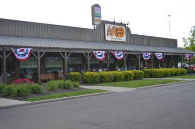 Columbus, OH / USA - 24 Temmuz 2017: Cracker Barrel restoran tabelası ve logosu. Cracker Barrel Old Country Store, Amerika Birleşik Devletleri 'nde bir restoran ve hediyelik eşya mağaza zinciri..
