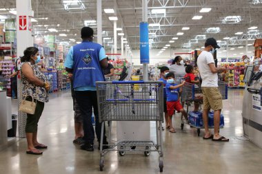 Lexington KY 22 Ocak 2024 Yerel bakkallarda Suşi çeşitleri.