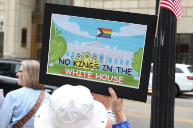 Göstericiler 12 Haziran 2025 'te Columbus State House Lawn' da eşitliği savunarak miting düzenledi.