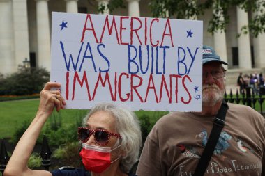 Columbus State House Lawn 12 Haziran 2025 'te göçmen hakları için barışçıl bir gösteriye ev sahipliği yaptı.