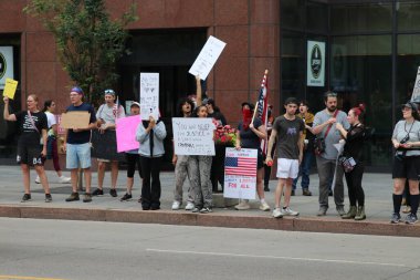 Columbus State House Lawn 12 Haziran 2025 tarihinde sosyal adalet için Krallar Yok mitingine ev sahipliği yaptı.