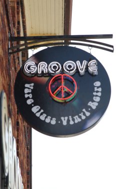 Akron Ohio 27 Ağustos 2023 Groove Record CD ve Vape Shop