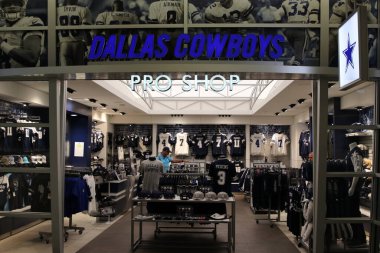 Dallas Teksas 11 Ağustos 2025 Dallas Kovboyları için alışveriş Dallas 'taki Pro Shop' ta