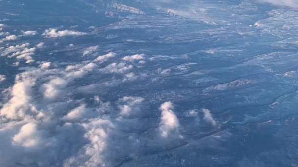 Awan Dan Pegunungan Amerika Utara Mengambang Bawah Pesawat — Stok Video
