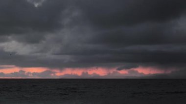 Kaliforniya 'nın uğursuz okyanus kıyıları.