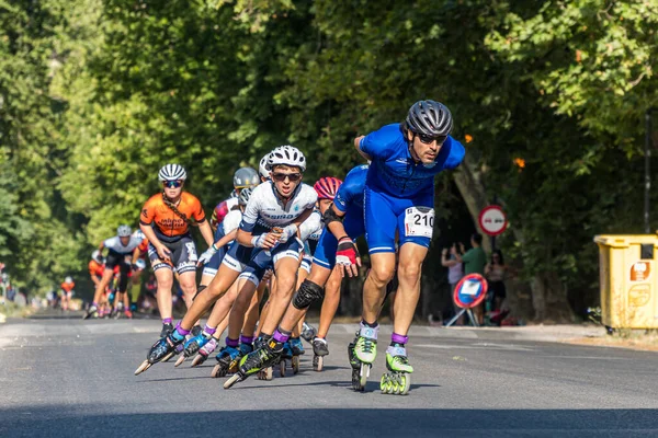 Poziomy Obraz Ligi Łyżwiarskiej Maratonu Odbywającej Się Ulicach Aranjuez Nad — Zdjęcie stockowe