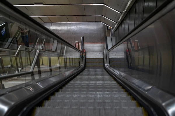 Marzo 2023 Madrid España Escaleras Acceso Línea Del Metro Madrid —  Fotos de Stock