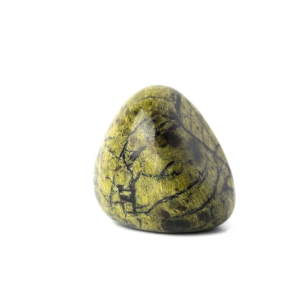 Piedra Semipreciosa Natural Mineral Verde Serpentinita Aislado Sobre Fondo Blanco — Foto de Stock