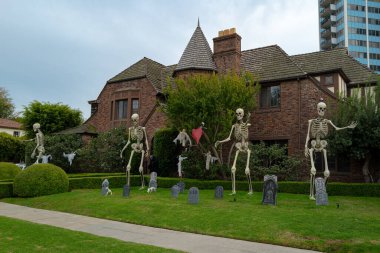 Cadılar Bayramı için korkunç iskelet ve hayalet. Ekim ev dekorasyonu