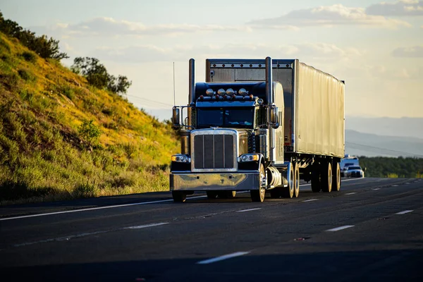Arizona Usa 2020 Amerykańskie Ciężarówki Drogi Stanach Zjednoczonych Dostawa Towaru — Zdjęcie stockowe