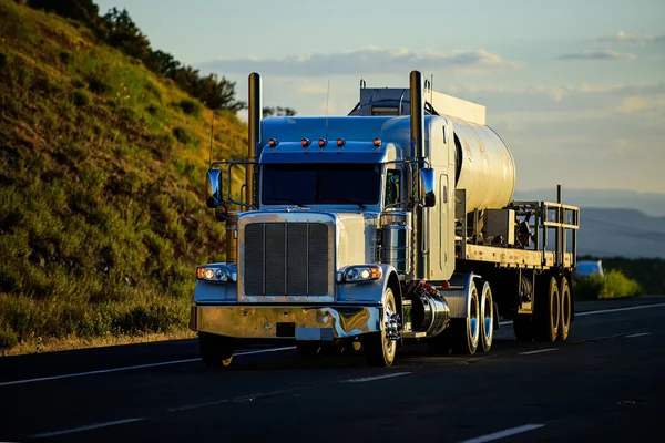 Arizona Usa 2020 Amerikanska Lastbilar Vägar Usa Leverans Varor Transportföretag — Stockfoto
