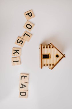 Metin içeren ahşap küpler- iş