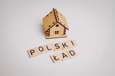 Tahta yapı taşlarından yapılmış bir kelime..