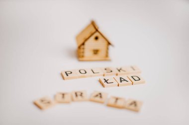 Metin Polonyalı kelime yazma cilası. Polonya 'nın Polonya ülkesinde iş fotoğrafı sergileniyor.