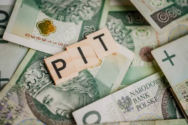 Ruble işaretli para. Ukrayna para biriminin ortasında ruble var. finansal kriz.