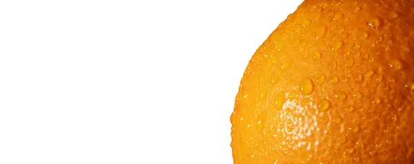 Кожура Апельсина Плотно Изолирована Спелые Оранжевые Текстуры Капли Воды Белом — стоковое фото