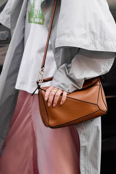 Milan Italy September 2022 Woman Wearing Puzzle Bag Classic Calfskin — Stock Photo, Image