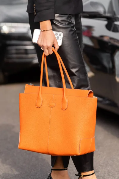 Milan Italy September Woman Influencer Wearing Orange Leather Tods Bag — Stock Photo, Image