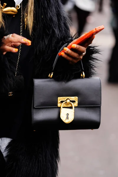 Paris França Outubro 2022 Mulher Influencer Vestindo Saco Secreto Schiaparelli — Fotografia de Stock