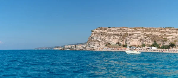 Tropea Italië Juli 2022 Prachtige Zeegezicht Met Zeiljachten Zomer Tijdens — Stockfoto