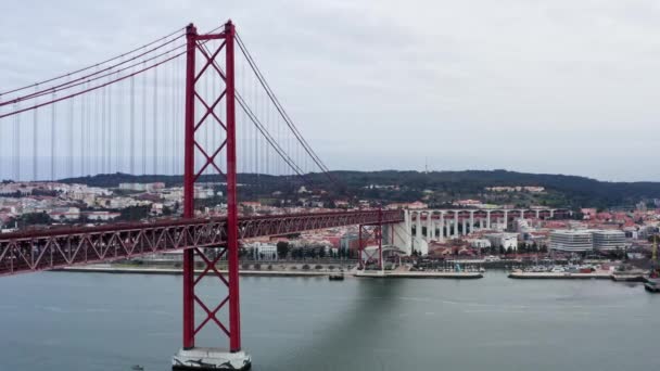 Мост Апреля Известный Ponte Abril Португальском Языке Представляет Собой Подвесной — стоковое видео