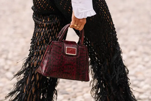 Milán Italia Septiembre 2023 Fashioner Wearing Alberta Ferretti Bag Detalles — Foto de Stock