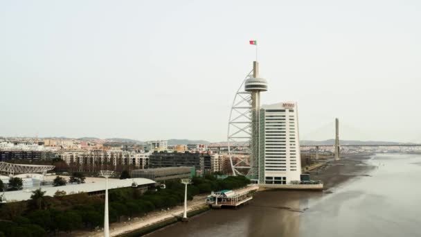 리스본 포르투갈 2023년 바스코 타워의 전망과 미리어드 호텔의 바스코 — 비디오