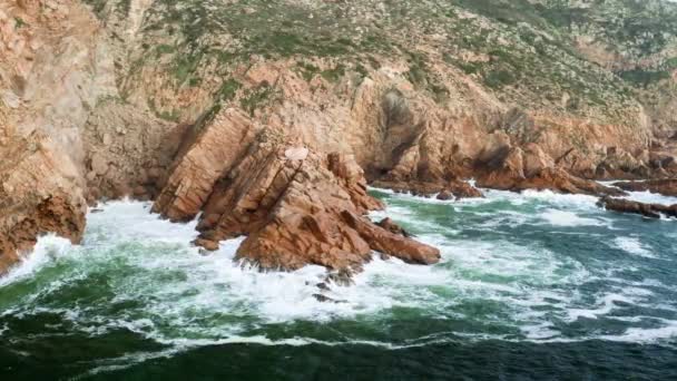 Letecký Pohled Zelené Malebné Útesy Fantastické Skalnaté Pobřeží Cabo Roca — Stock video