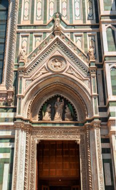 Floransa, İtalya - 30 Ağustos 2022: Floransa, İtalya 'da Santa Maria del Fiore Katedrali' nin parçalarının görüntüsü