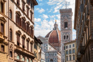 Floransa, İtalya - 30 Ağustos 2022: Floransa, İtalya 'da Santa Maria del Fiore Katedrali' nin parçalarının görüntüsü