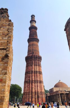 Hindistan, Dlehi, 26 Ekim 2022 Qutab Minar New DelhiIt, Hindistan 'ın Mehrauli bölgesinde bulunan UNESCO Dünya Mirası Alanıdır.