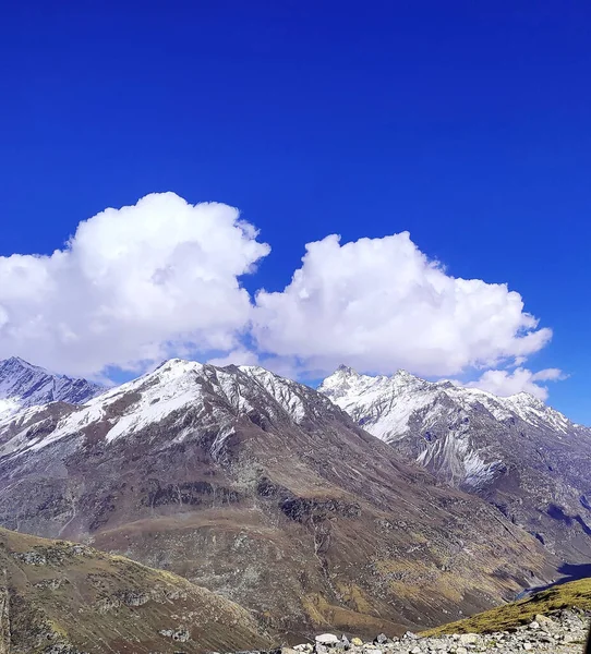 stock image snow covered mountain in Manali Himachal Pradesh , a view from roadside , beautifull mountain under clear blue sky during sunny day