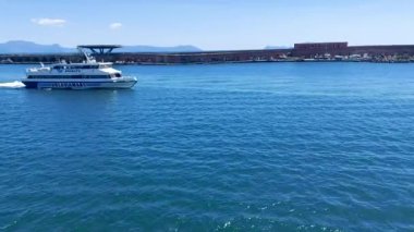  Napoli İtalya 26 Nisan 2023 Gemi limanından bir manzara 