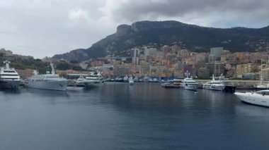 Quai louis Monaco 28 Nisan Şehir limanından bir manzara
