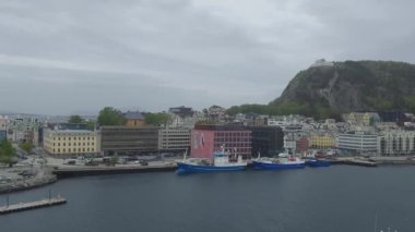 Alesund Norveç 25 Mayıs 2023 Alesund Körfezi Şok Edici Mimari ve Resim Limanı