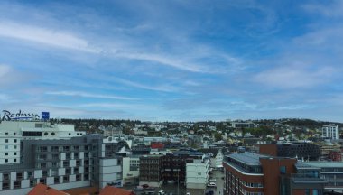 Norveç Tromso 29 Mayıs 2023 Tromso şehrinin Panoramik Skyline 'ı Mimari Harikalar ve Sahne Ufku
