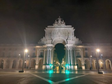 Portekiz Lison, 28 Nisan 2024 Zafer Rua Augusta, Lizbon 'un Gece Şebekesi' ndeki Aydınlatılmış Tarihi Archway.