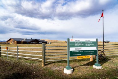 Bar Alberta Kanada, 16 Ekim 2022: Kovboy Patikası boyunca Kanada Ulusal Parkları.