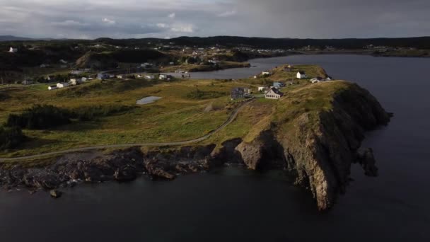 Aerial Cinematic Newfoundland Κοντά Στον Κόλπο Trinity Και Skerwink Hiking — Αρχείο Βίντεο