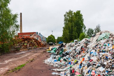 DEJE, SWEDEN - 26 Temmuz 2010: Plastik ambalaj yeniden kullanım ve geri dönüşüm 