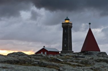 İsveç 'te deniz feneri ve ahşap binalar