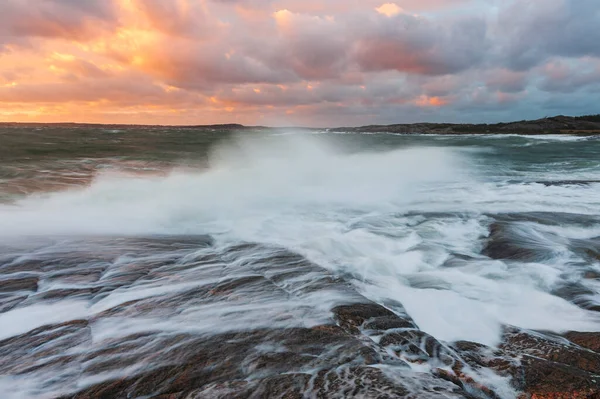 Waves Crashing Beach Sunset Швеция — стоковое фото