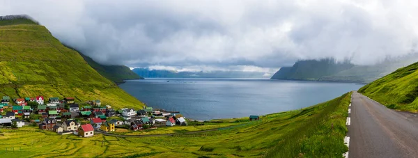 Дома Подножия Зеленого Холма Фарерские Острова — стоковое фото