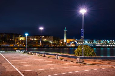 GOTHENBURG, SWEDEN - 3 Ekim 2019 Gothenburg limanında fenerli iskele