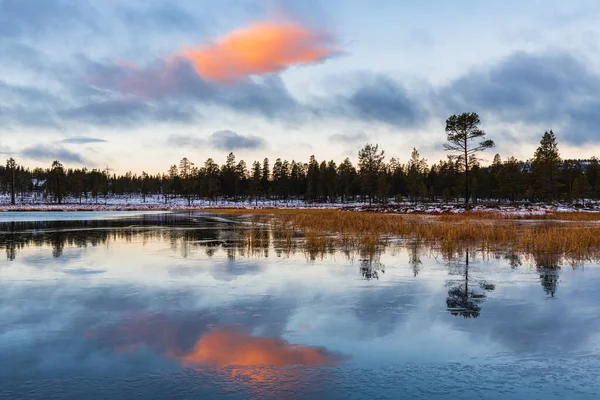 Zonsondergang Bij Bevroren Meer Zweden — Stockfoto