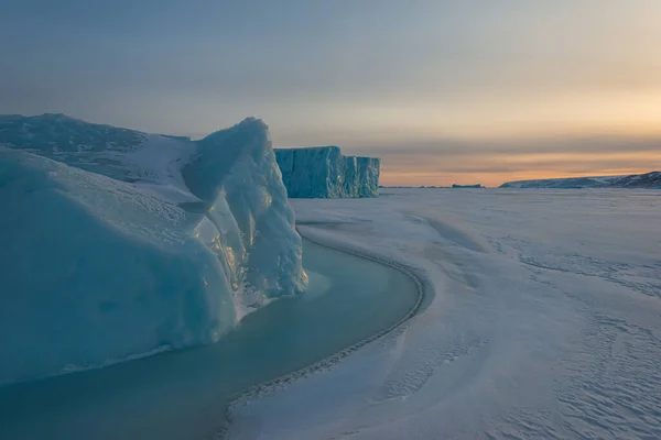 Льодовиковий Берег Замерзлому Морі Сході Сонця — стокове фото