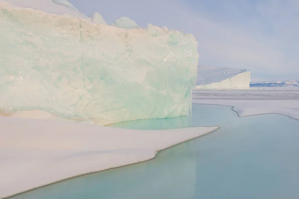 Donmuş Denizde Buzdağı Grönland — Stok fotoğraf