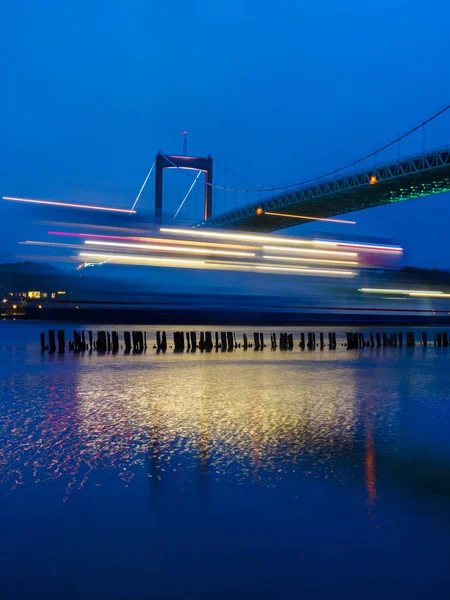 Ferry Passing Bridge Evening Light — Stock Photo, Image